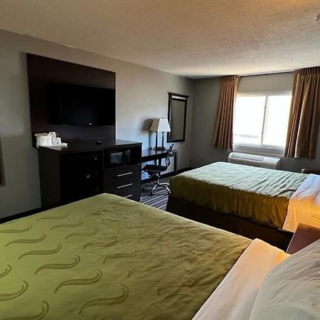 Colby Inn And Suites Екстериор снимка