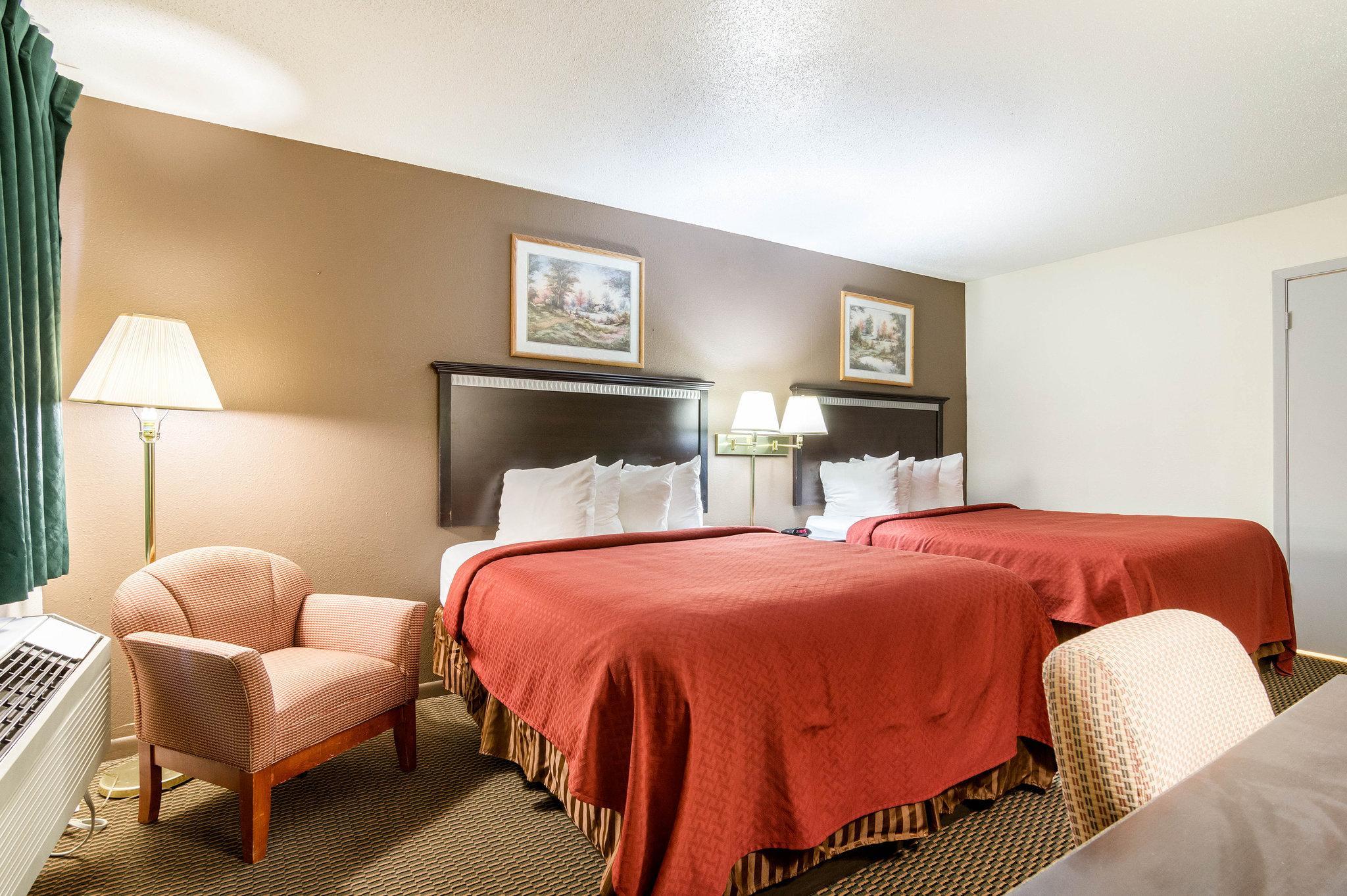 Colby Inn And Suites Екстериор снимка