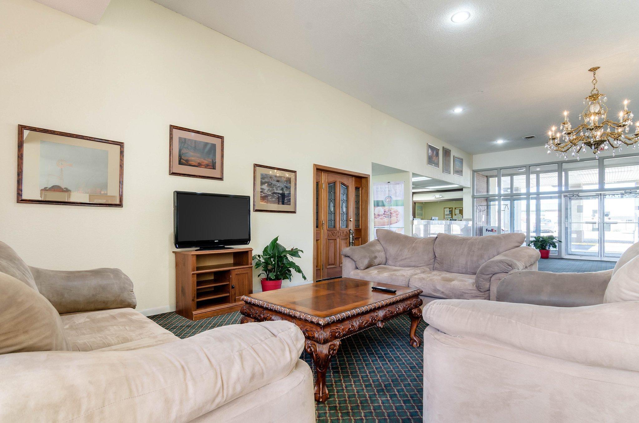 Colby Inn And Suites Екстериор снимка