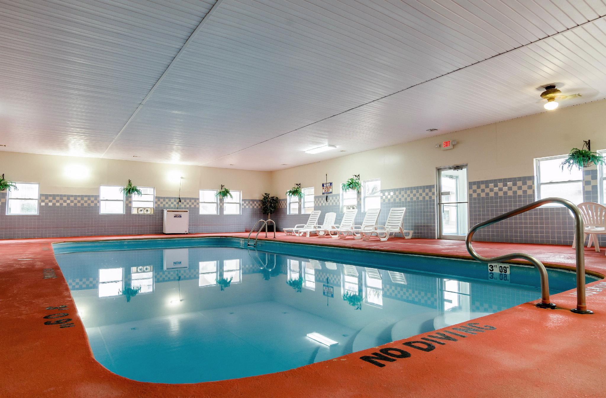 Colby Inn And Suites Екстериор снимка