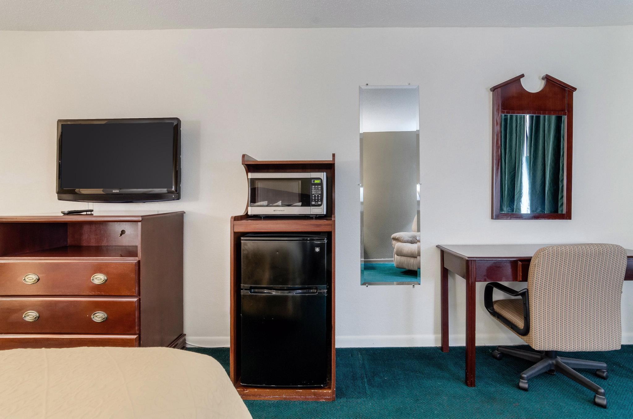 Colby Inn And Suites Екстериор снимка