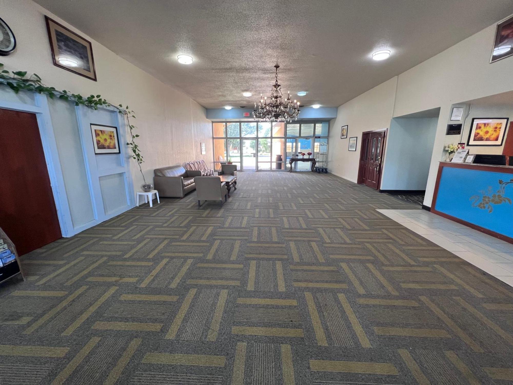 Colby Inn And Suites Екстериор снимка