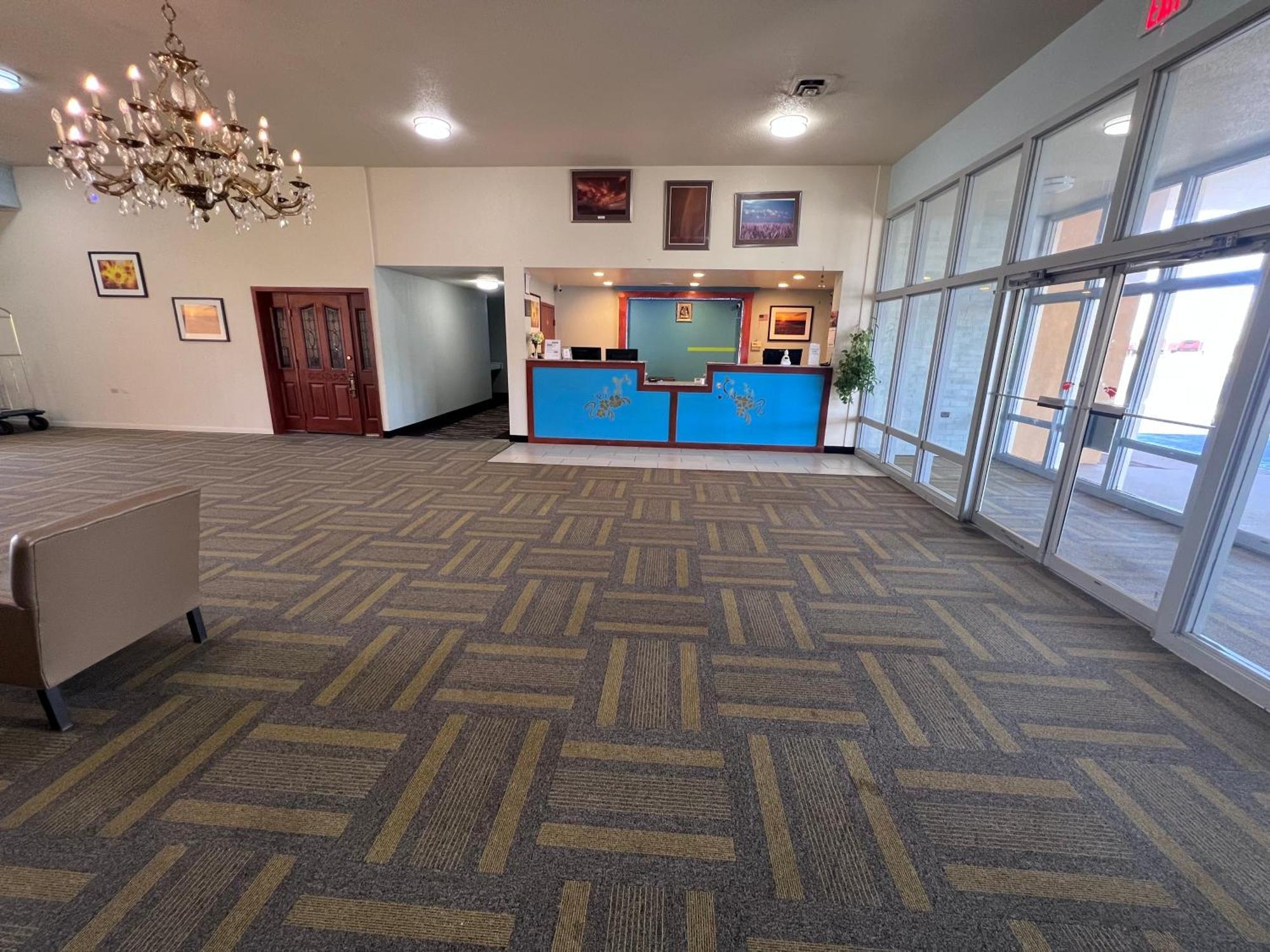 Colby Inn And Suites Екстериор снимка