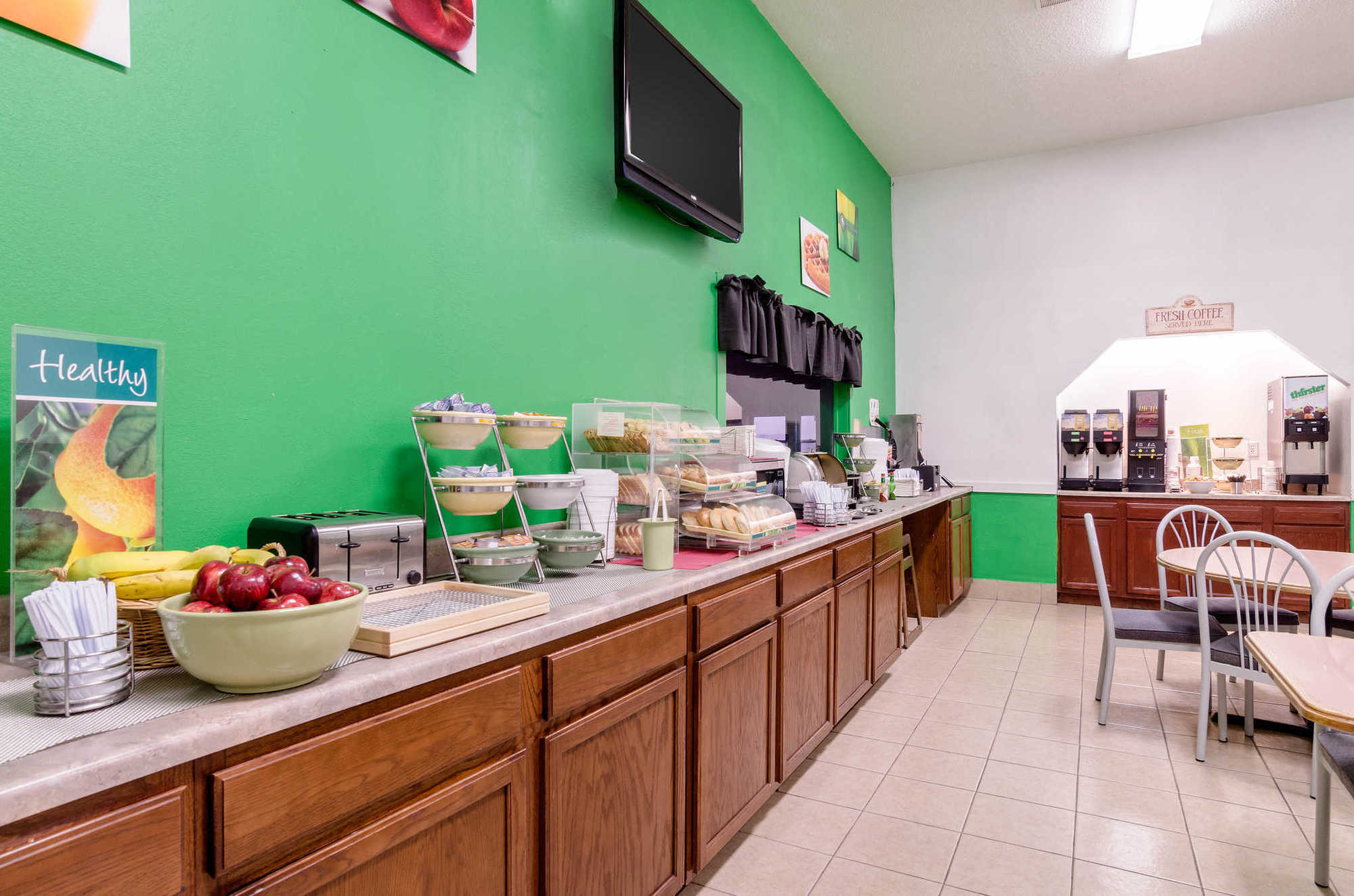 Colby Inn And Suites Съоръжения снимка
