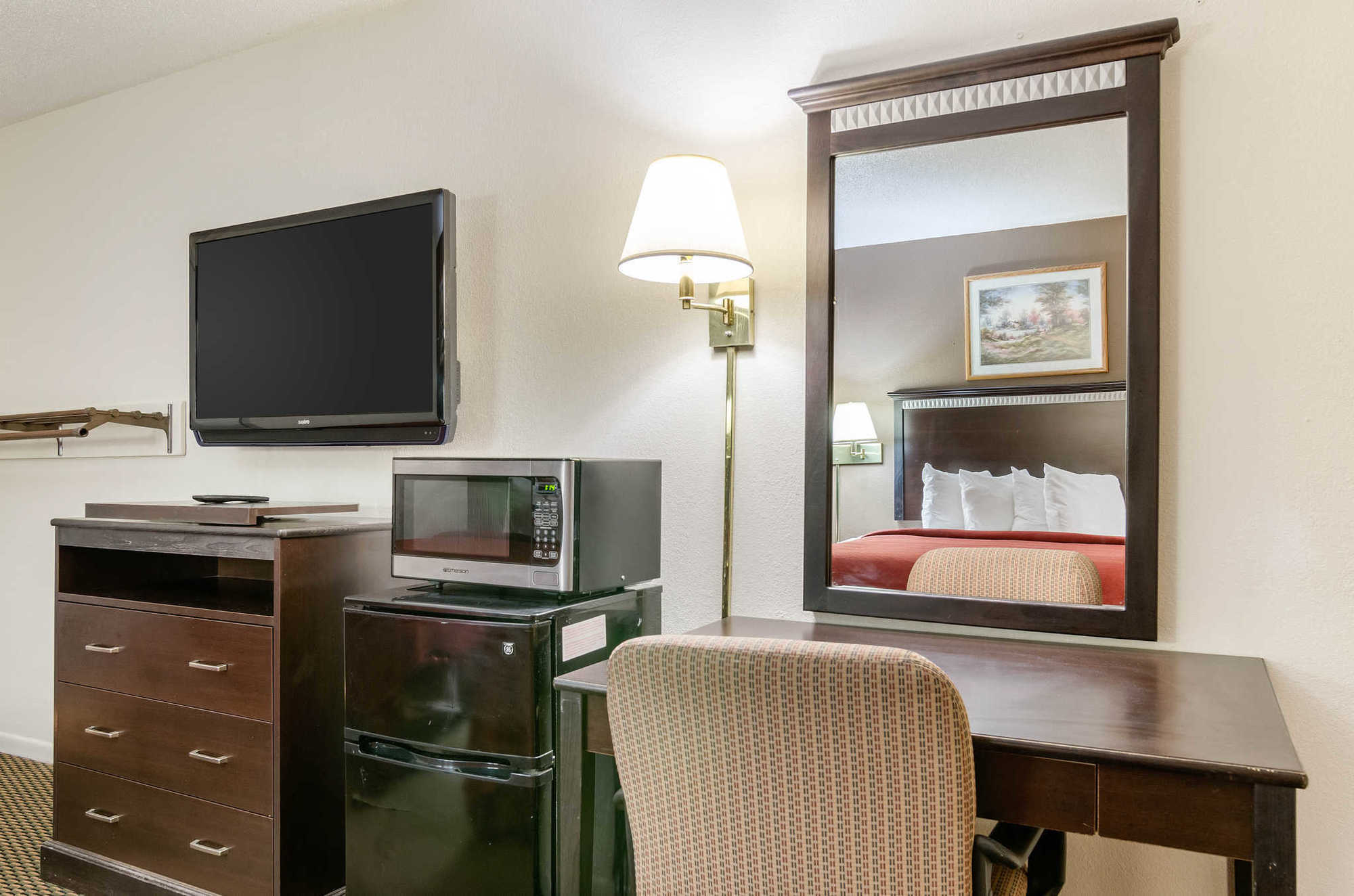 Colby Inn And Suites Стая снимка