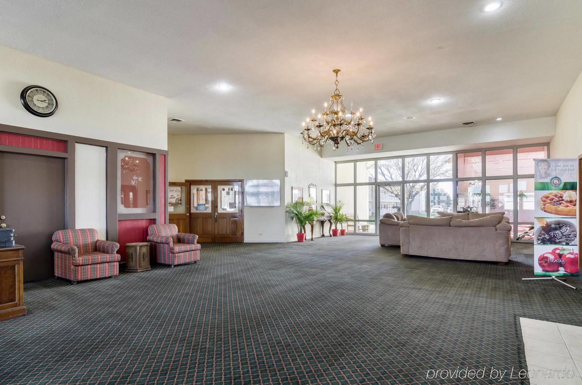 Colby Inn And Suites Екстериор снимка